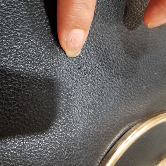 FASHION LEATHER Black Handbag With Zipper Closure.... - Picture 11 of 17